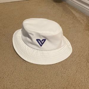 "Vessie" New unused white waterproof bucket hat, very good condition.